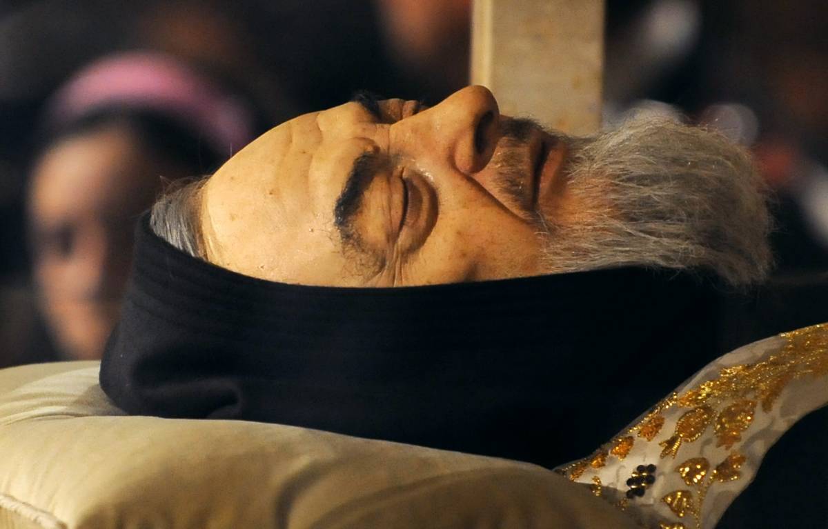 In migliaia per venerare 
le spoglie di padre Pio