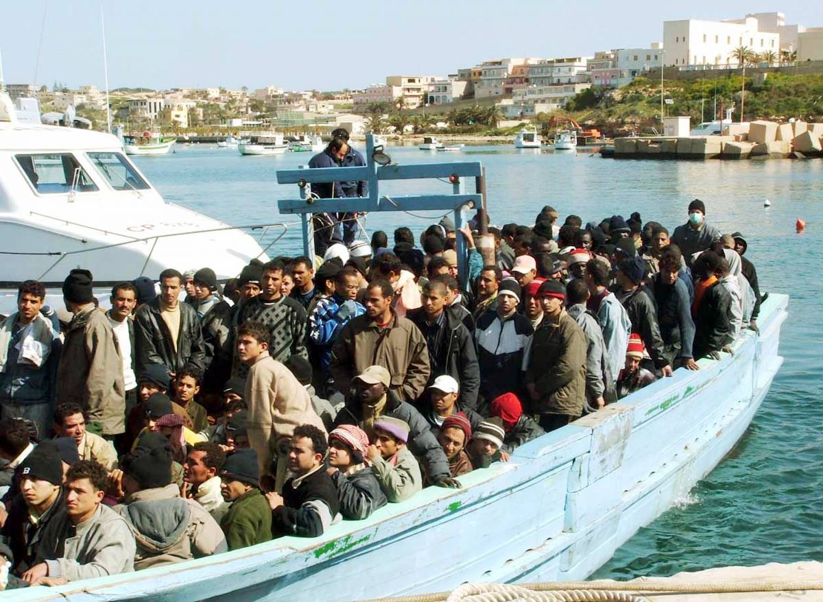 Immigrati: 2,4 milioni regolari. Cresce la paura