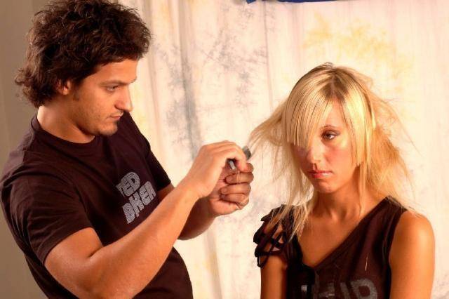 Capelli: troppe tinte sono pericolose 
Cresce del 60% il rischio di leucemia