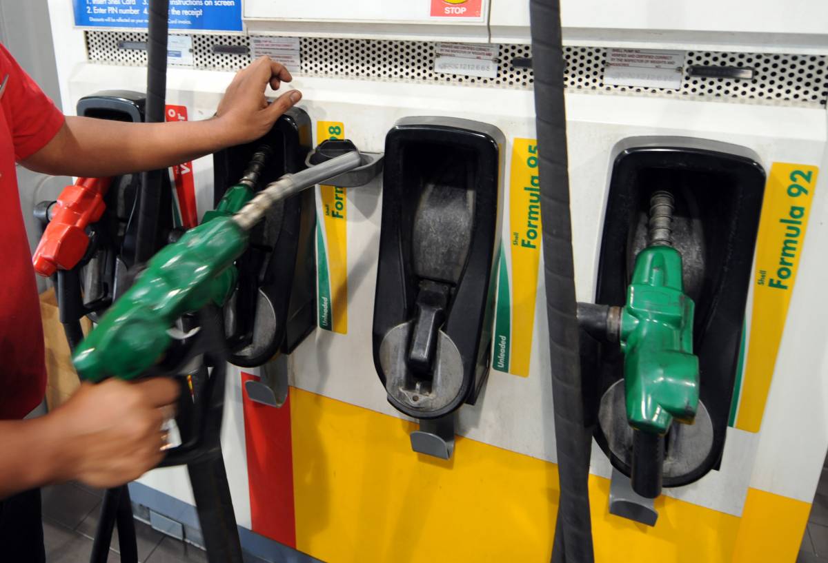 Benzina, stop allo sconto fiscale: vola a 1,46 euro