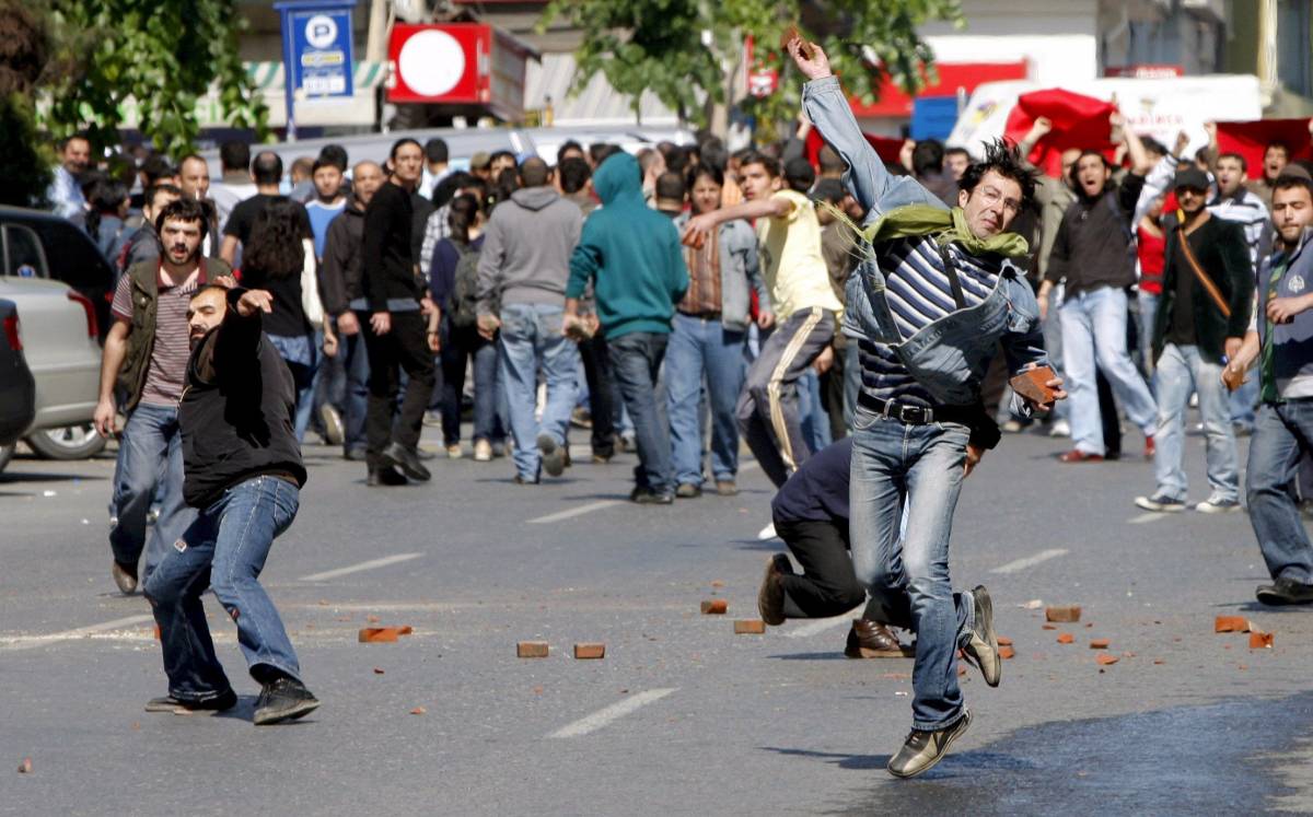 Istanbul, scontri 
per il 1° maggio: 
530 arresti, 38 feriti