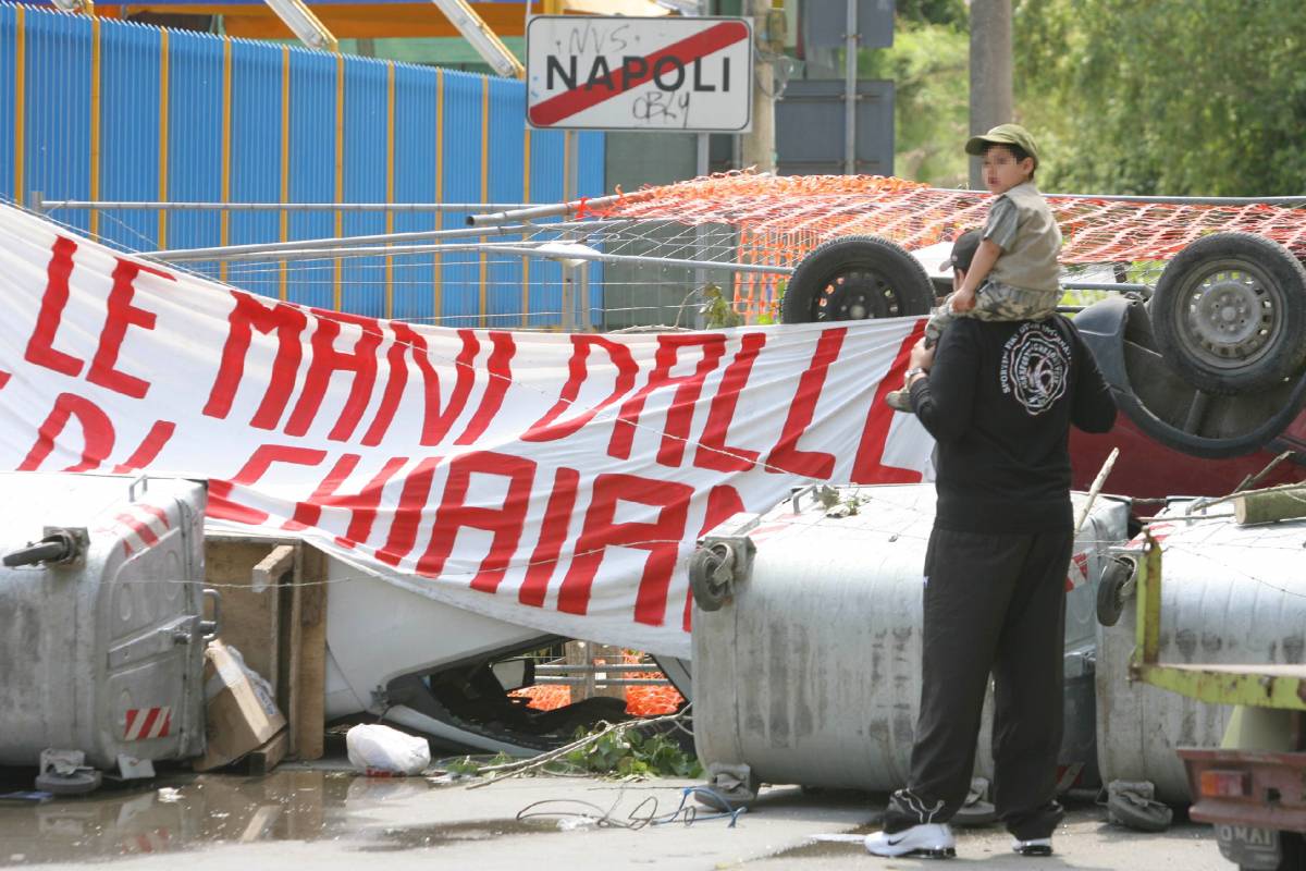 Chiaiano, traffico paralizzato e blocchi stradali