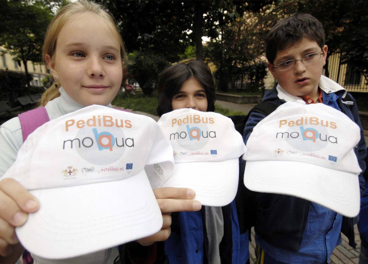 I bimbi di Pontedecimo a scuola con il bus più ecologico: a piedi