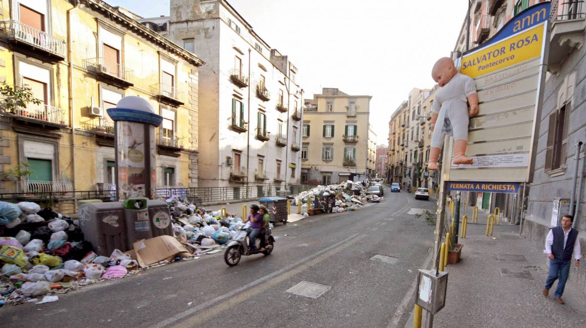 Napoli, si riunisce il comitato per l'ordine pubblico. Un pm: c'è aria di sommossa