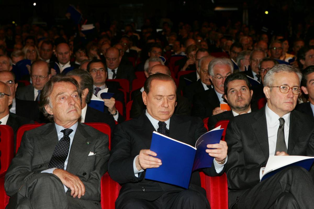 Berlusconi: "Rivedere l'architettura istituzionale"