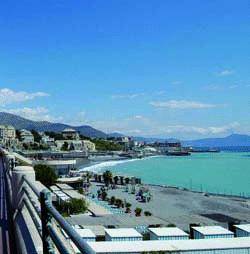 Spiaggia pulita a San Giuliano, più sicura a Sori