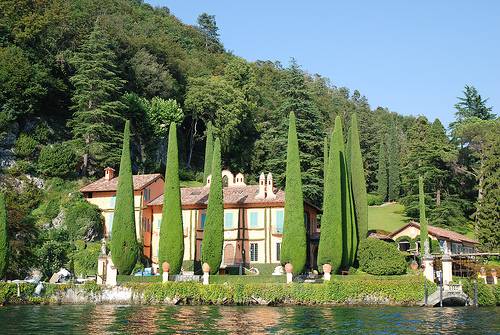 Affittasi villa sul lago di Como 
120mila euro alla settimana