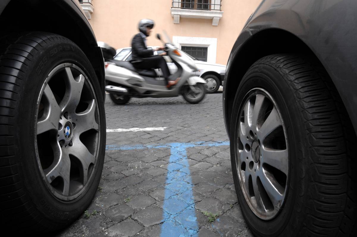 Parcheggi, Roma dice 
addio alle "strisce blu"