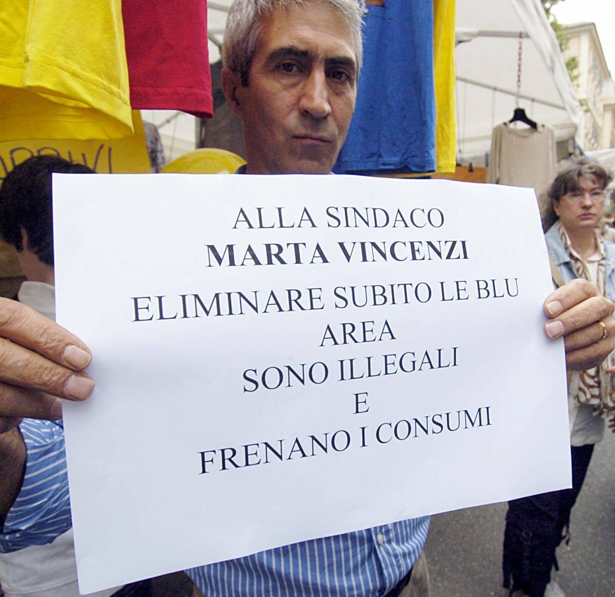 Il don assolve la sindaca ma non i cardinali