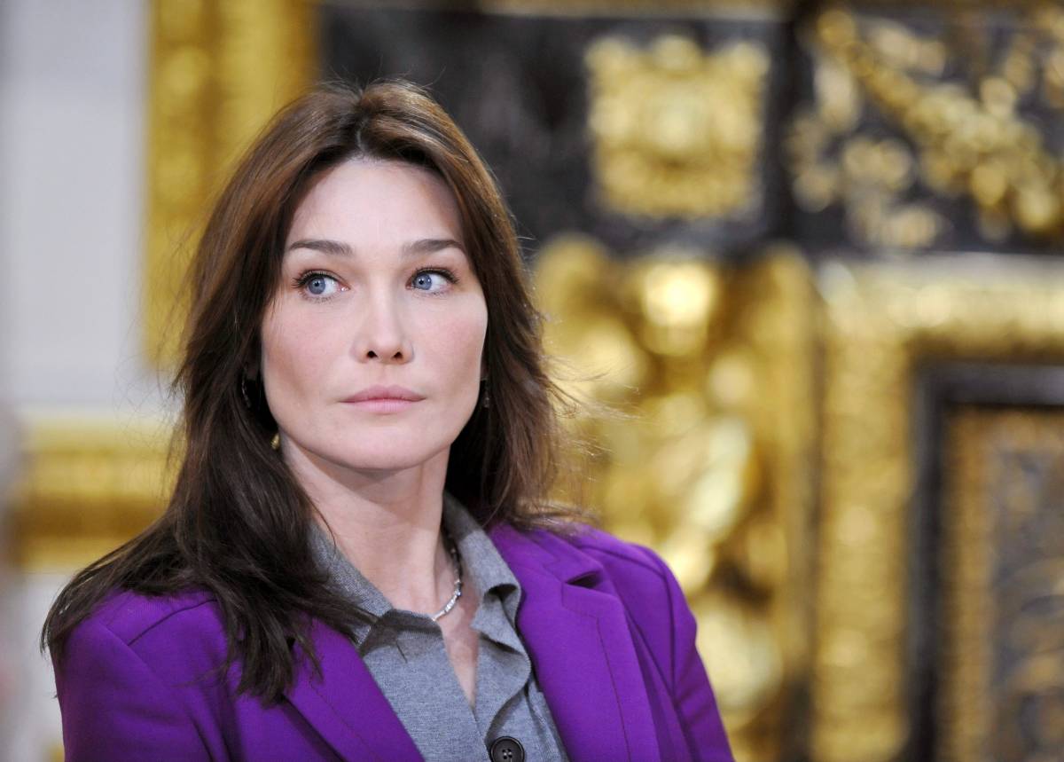 Carla Bruni si vendica di Rachida 
"Volevi il letto di Sarkozy, vero?"