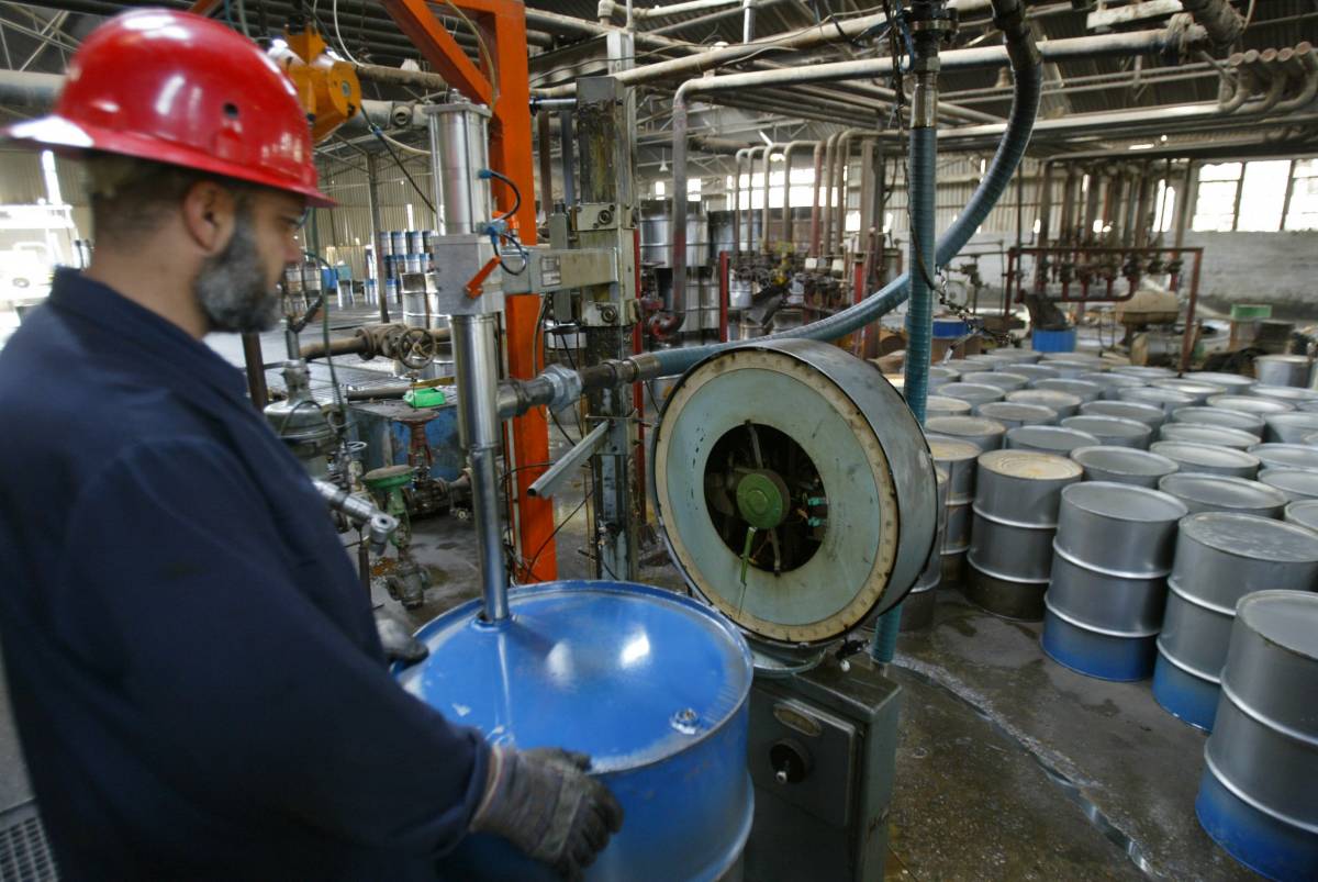 Benzina, Scajola verso il blocco delle accise