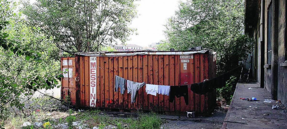 Rifugiati da 3 anni all’ex scalo di Porta Romana
