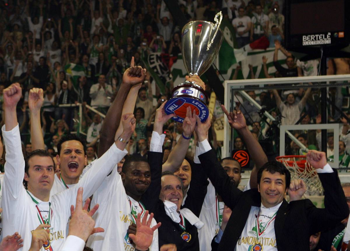 Nel canestro Siena  
trova ancora lo scudetto