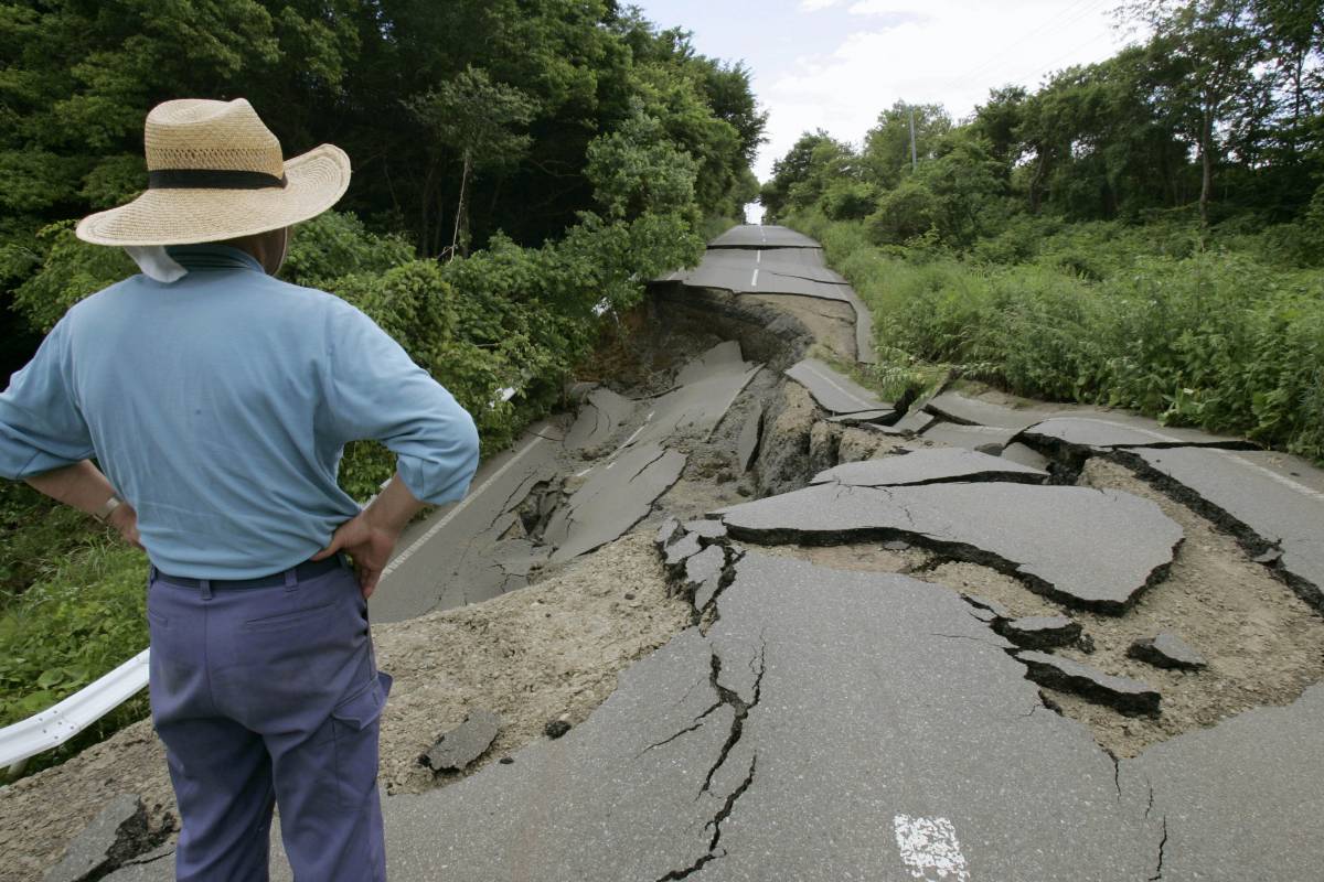 Terremoto in Giappone: 3 morti, lievi danni a una centrale nucleare