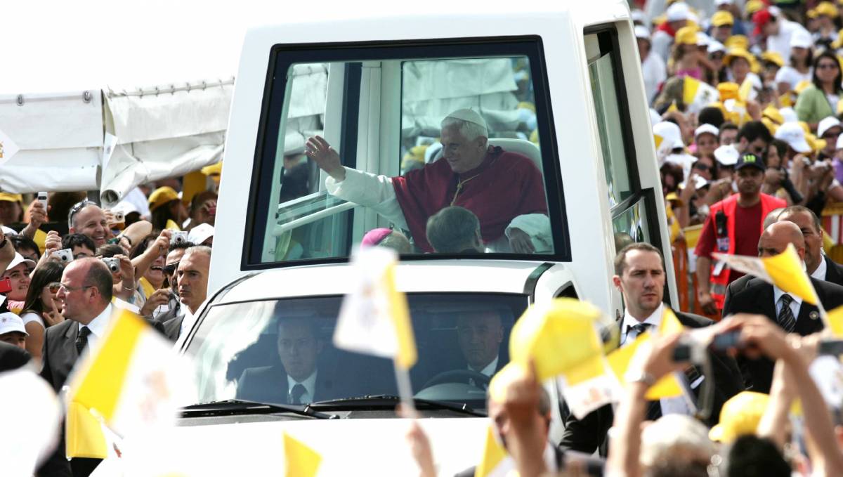 Appello di Papa Ratzinger per la pace 
in Medio Oriente: "No all'indifferenza"