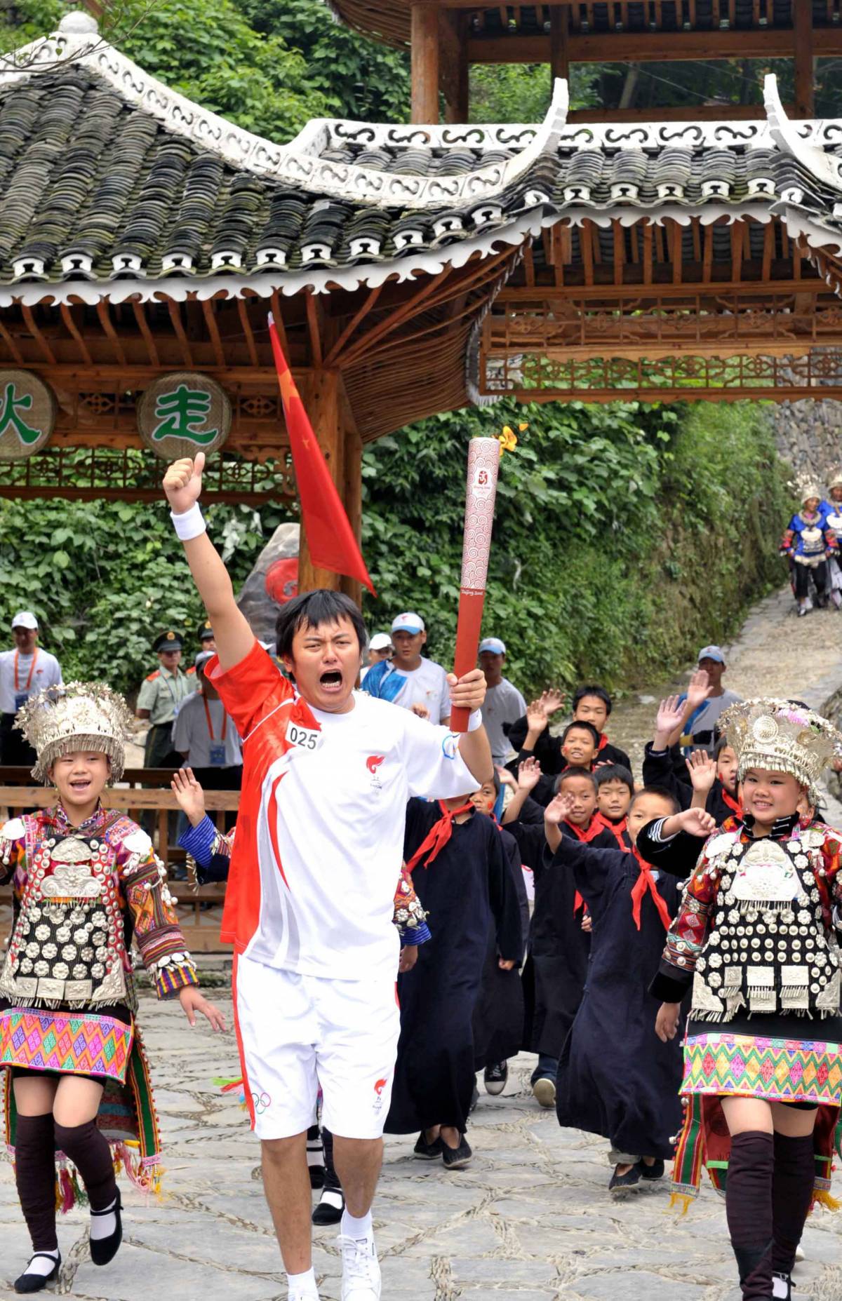 Pechino 2008, rinviato il passaggio 
della fiaccola olimpica in Tibet