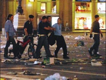 Vergogna in Duomo, aggrediti cento tifosi spagnoli