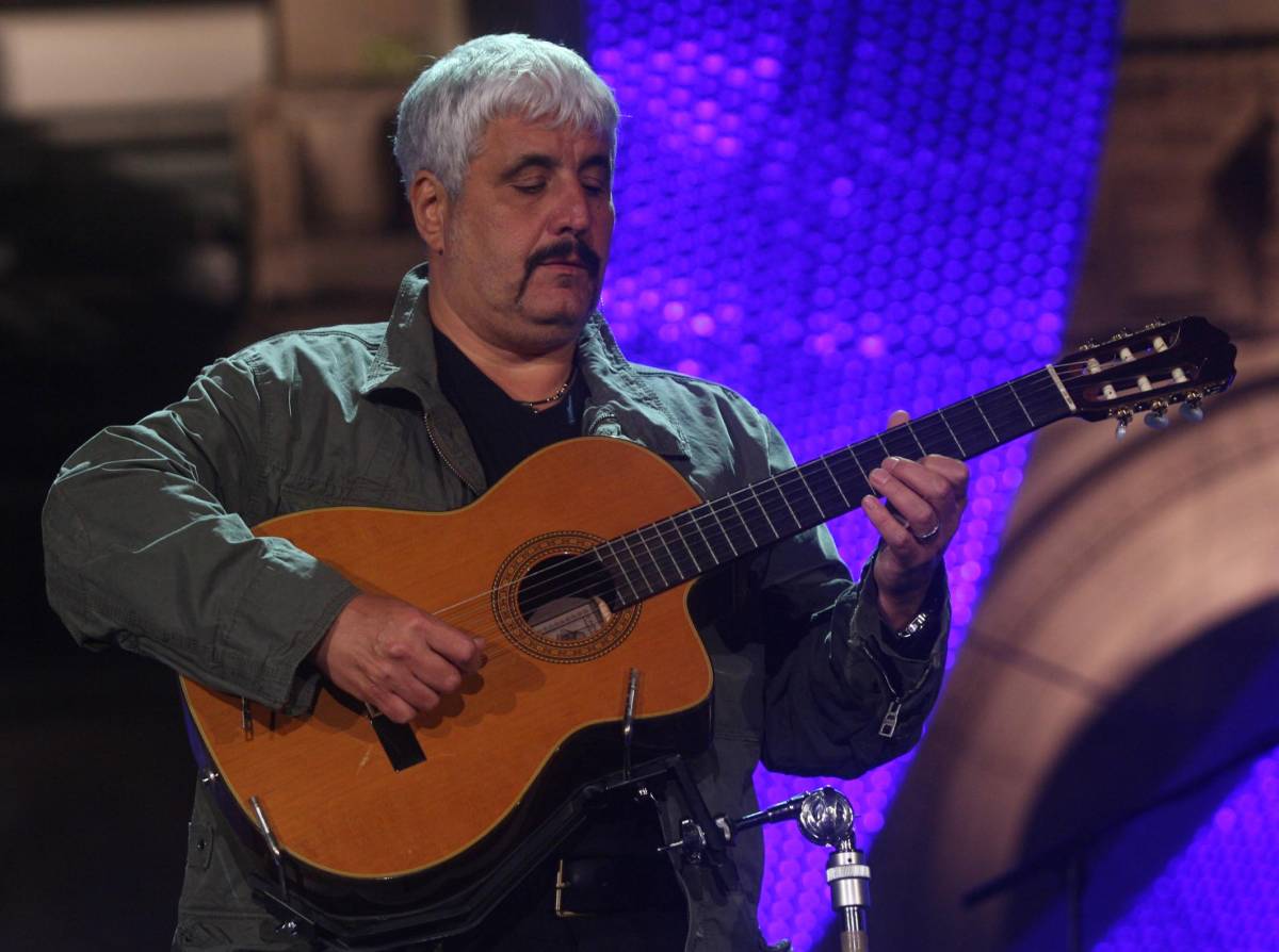 Pino Daniele canta fuori dal coro 
E per la sinistra è un "traditore"