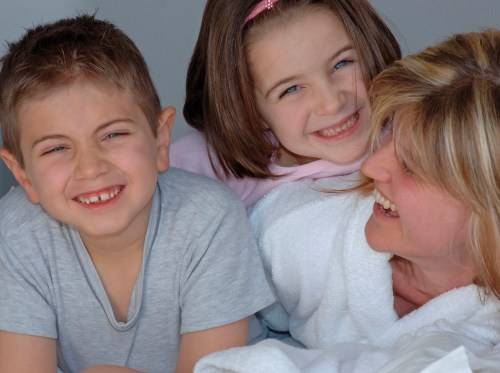 Mondo capovolto: adulti come bimbi 
E i figli devono far da genitori