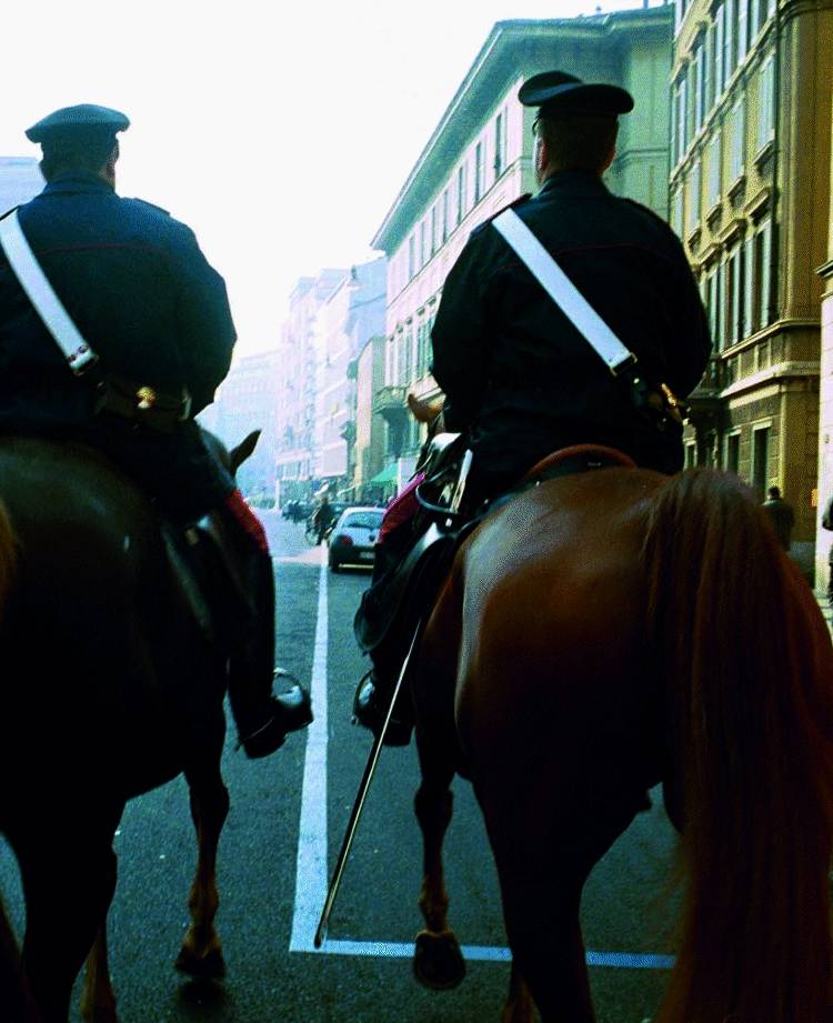 «Ronde» a cavallo (e a pagamento) per vigilare sui parchi