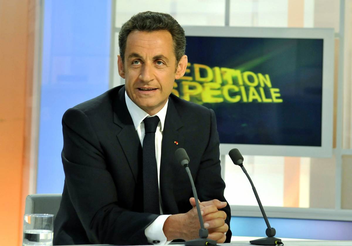 Un tecnico della Tv non saluta Sarkozy e il fuori onda va sul web