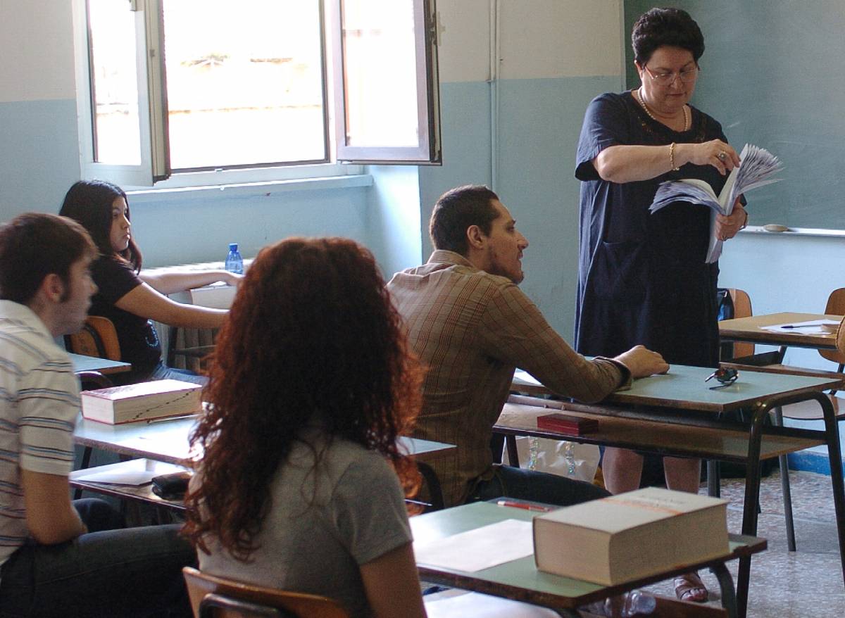 Scuola, in classe quasi tutti il 15 settembre 
La Gelmini: 23mila bimbi rom non studiano