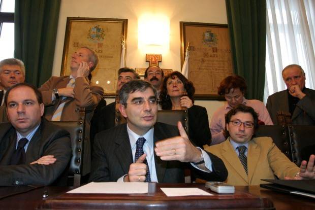 Sindaco Pd di Pescara indagato per corruzione e concussione