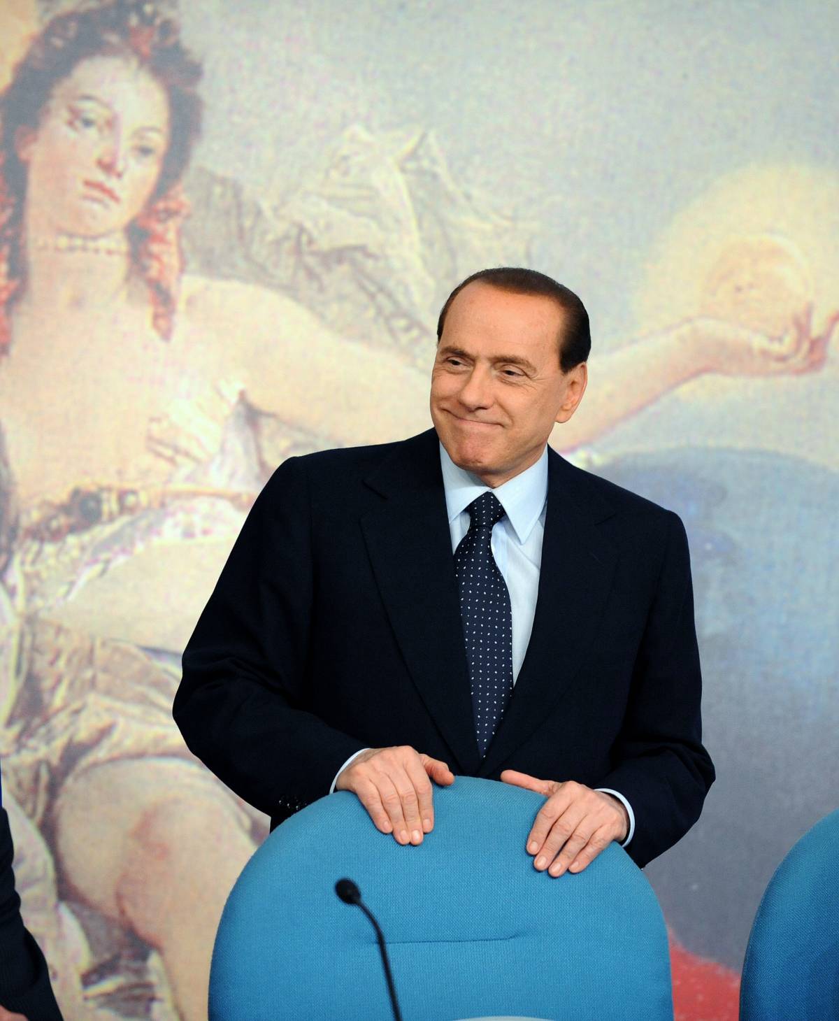 Berlusconi: "C'è chi soffia sul fuoco"