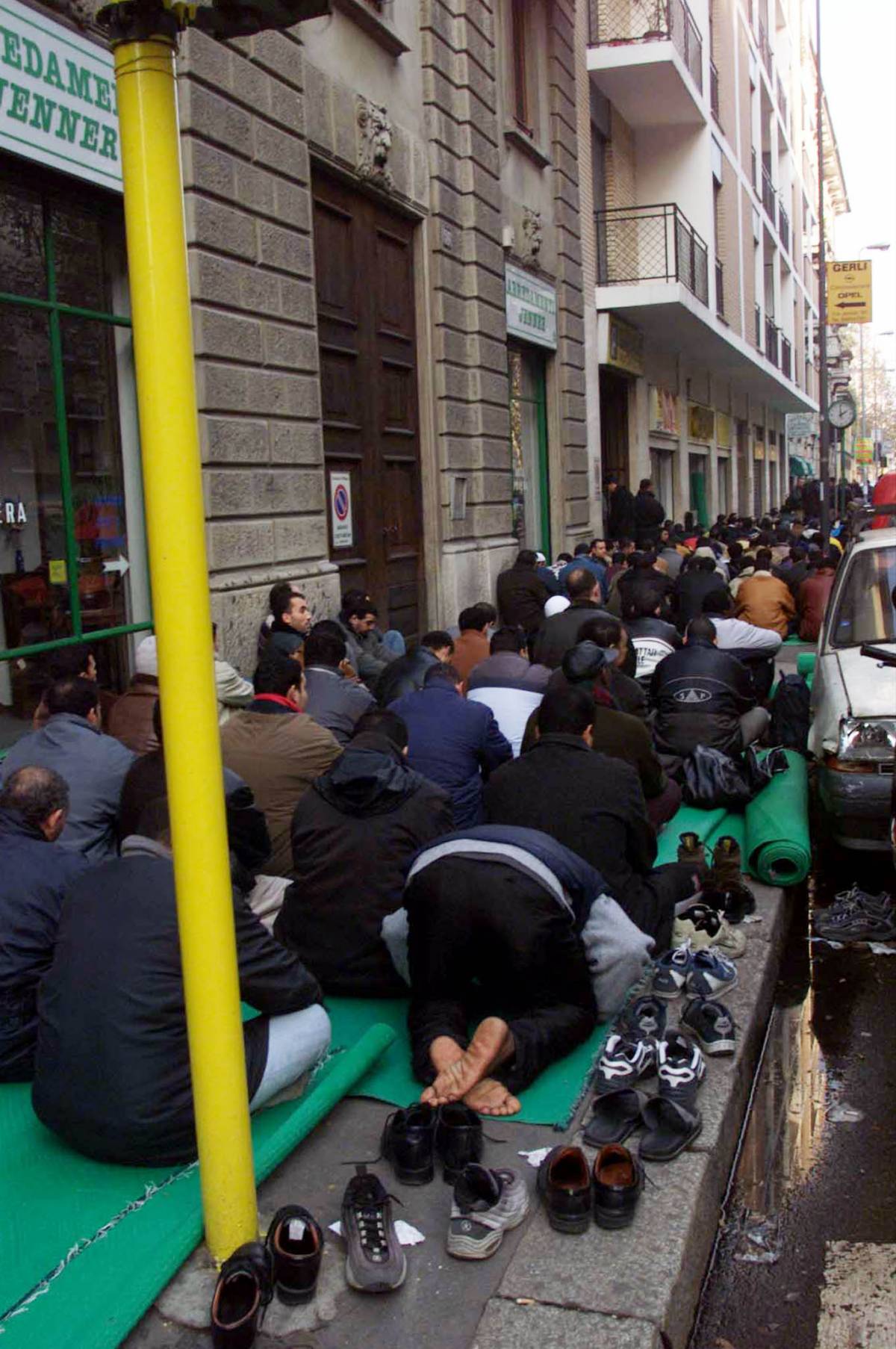 Islamici, venerdì 18 la preghiera 
al Vigorelli: stop a viale Jenner