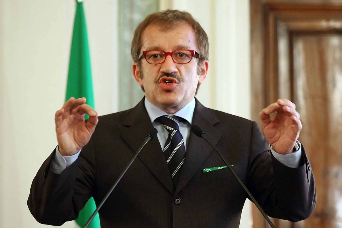 Maroni: "Indignati, voto Ue basato su falsità"  
Frattini: "Rom, infondate accuse di razzismo"