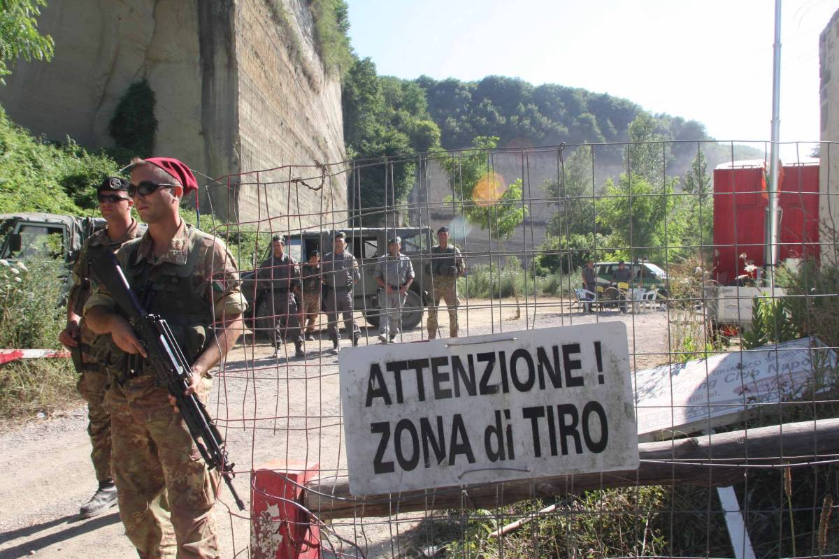 A Chiaiano lanciate 
3 bombe contro i soldati