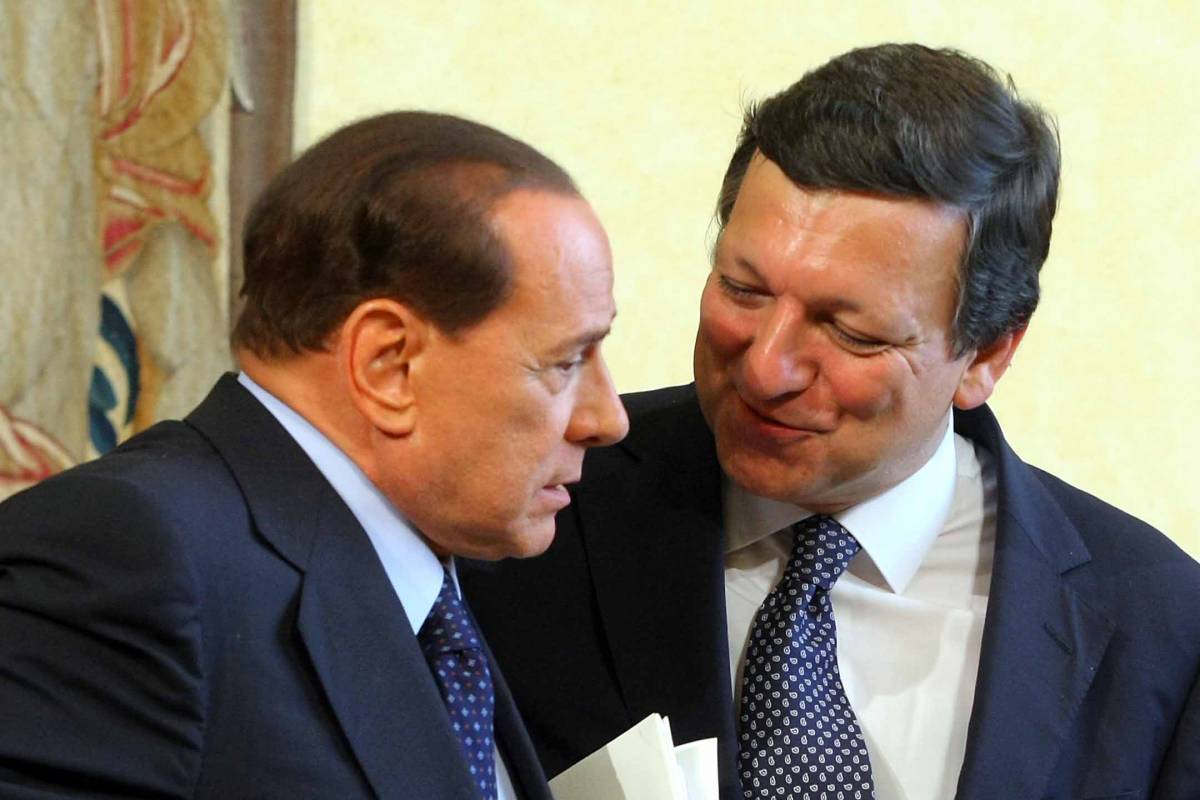 Rom, Barroso: "Serve una soluzione comune" 
Berlusconi: "Vogliamo integrare i bambini"