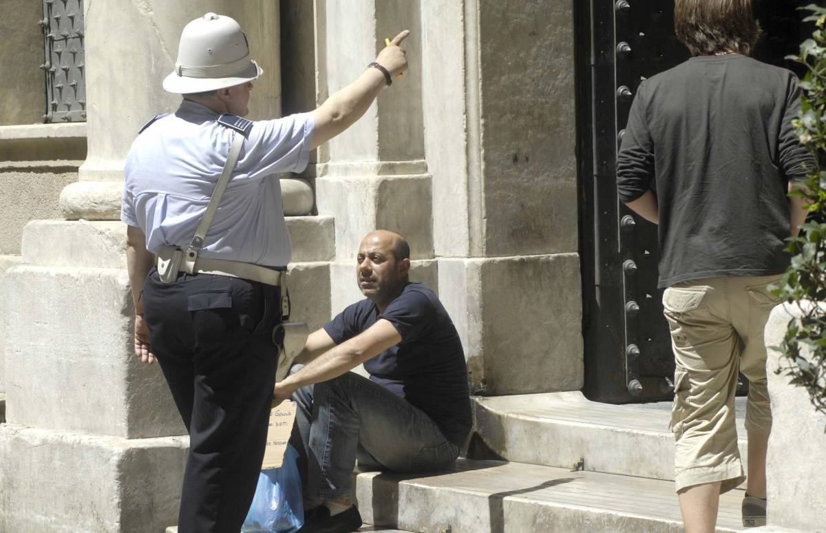 Il sindaco predica diritti per i rom ma da Palazzo Tursi li fa cacciare