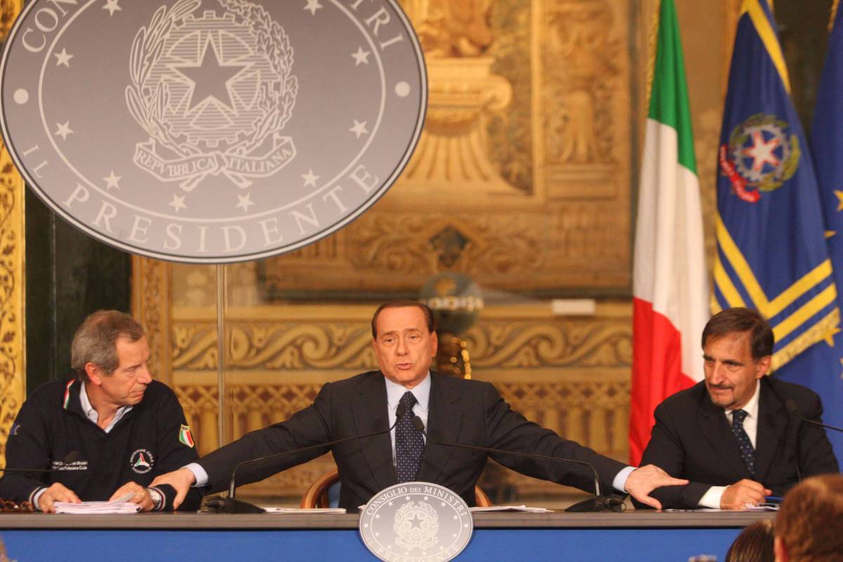 Berlusconi: "Ho riportato Napoli in Occidente"