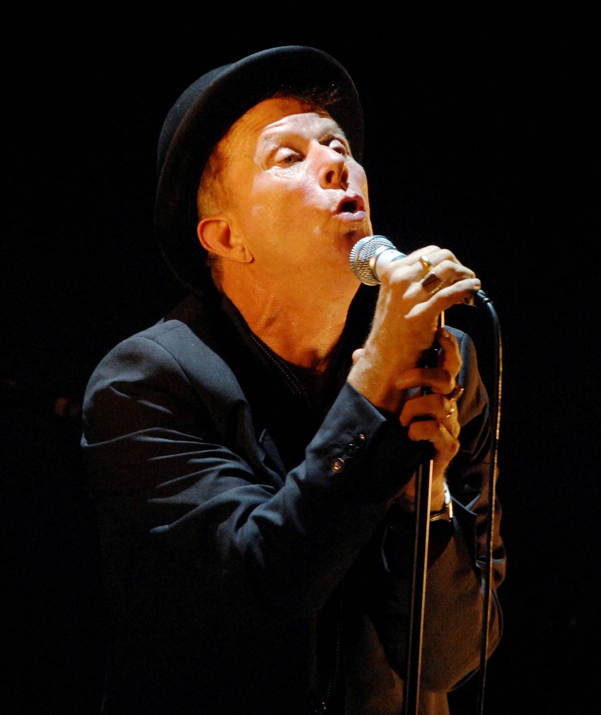 Tom Waits tra swing, incubi e classe 
Gli Arcimboldi diventano un circo rock