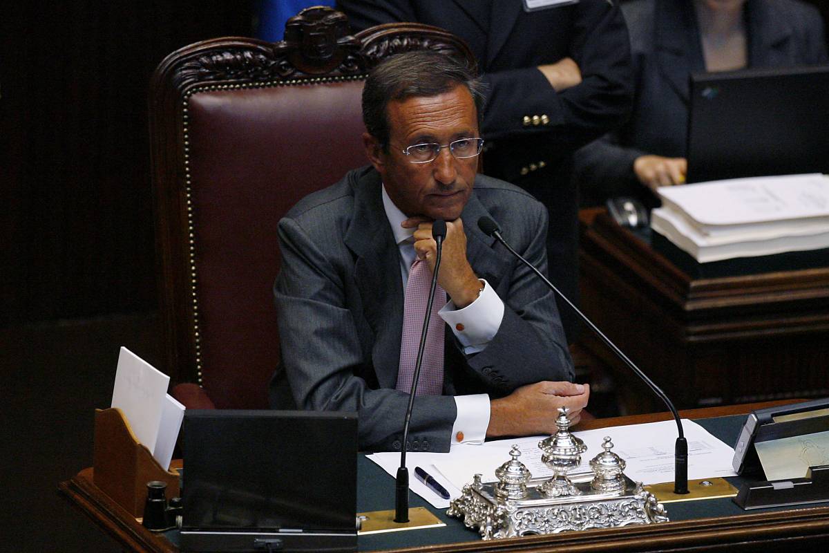 Fini: "Le riforme si fanno con l'opposizione"