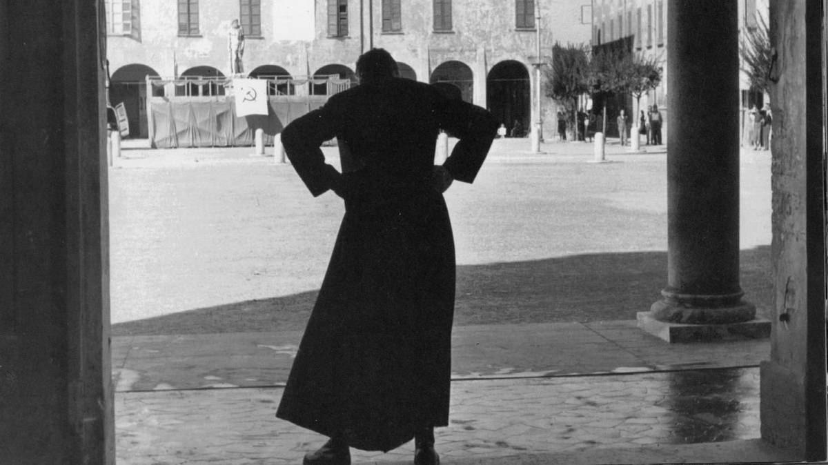 La piazza di Peppone e Don Camillo 
spende un tesoro per rifarsi il look