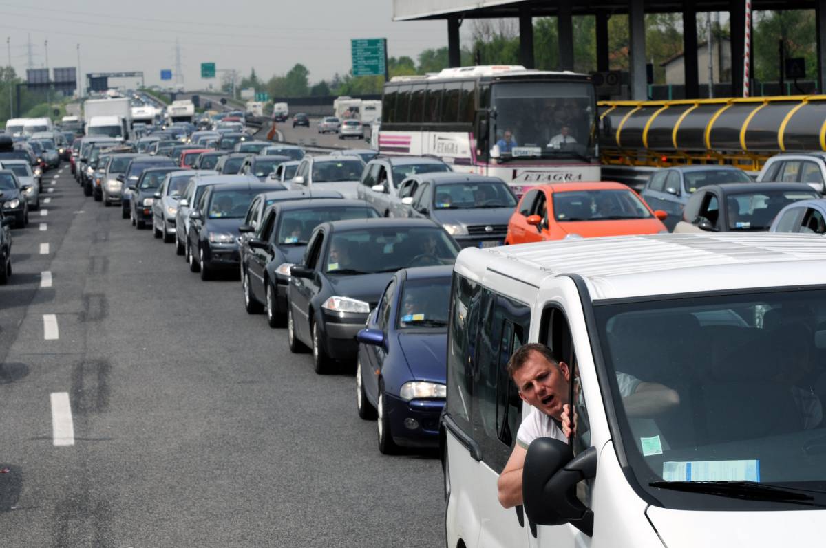 Al via l'esodo estivo: nel weekend 
8 milioni di auto sulle strade