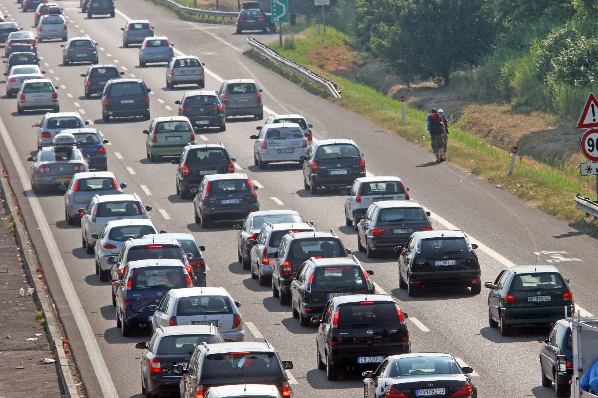 All'Italia il record di auto 
Sessanta ogni cento abitanti