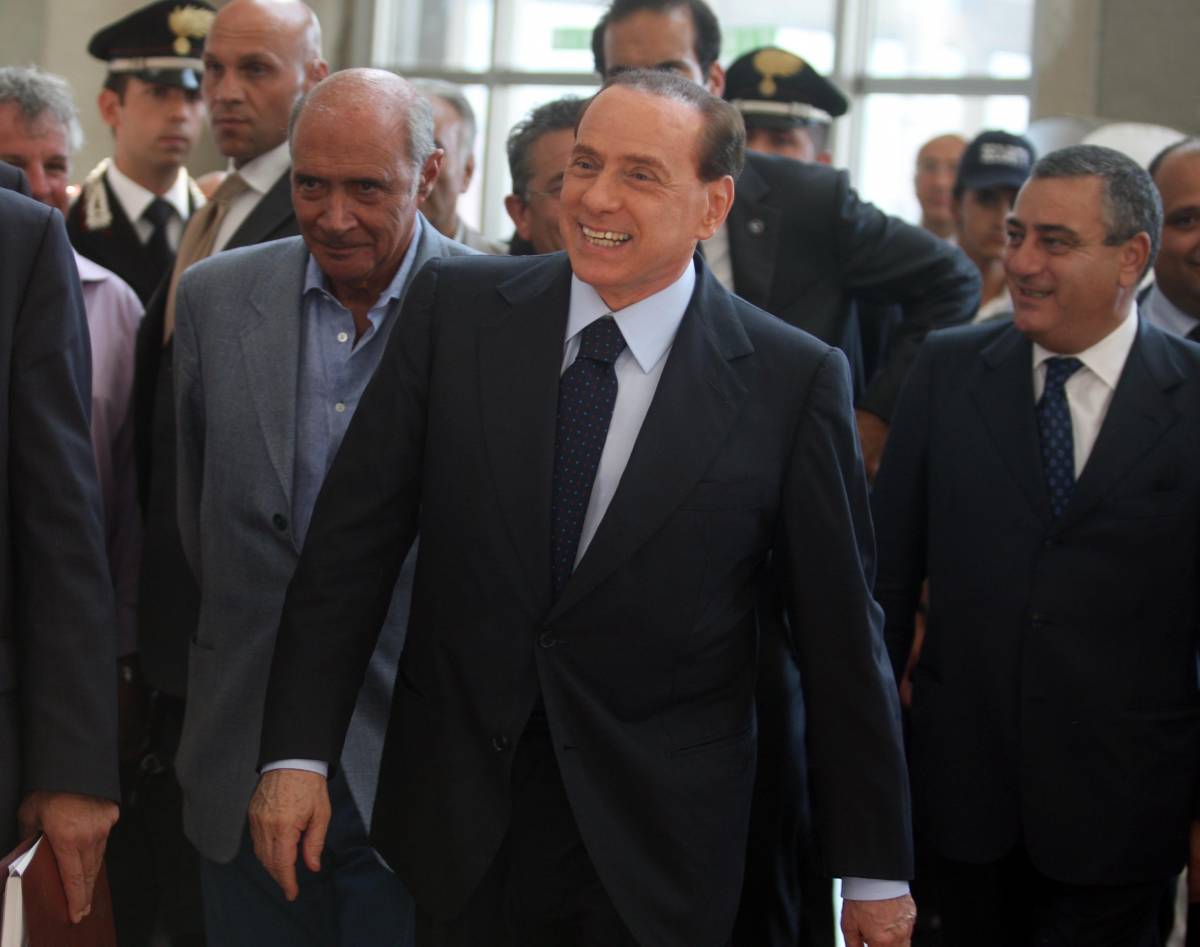 Rifiuti, Berlusconi: "L'emergenza è superata"