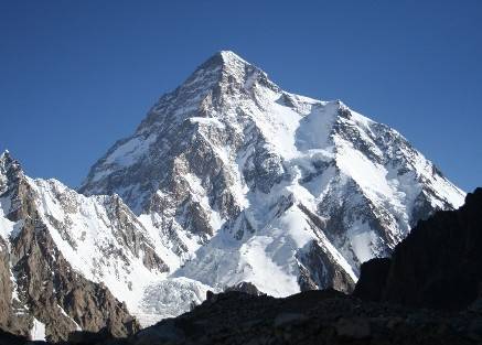 Tragedia sul K2: 
10 dispersi e 4 morti 
Italiano in salvo