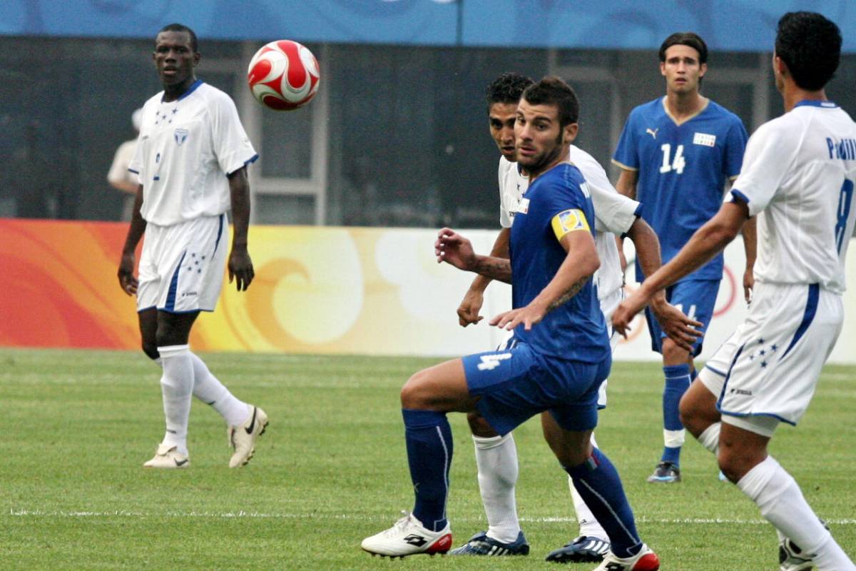 Gli azzurri stendono l'Honduras tre a zero. Opaco il Brasile di Ronaldinho