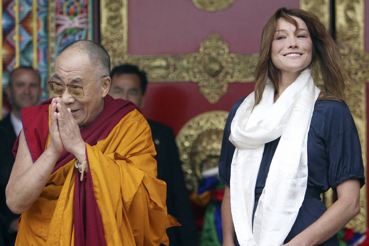 Dalai Lama incontra la Bruni. L'ira di Pechino