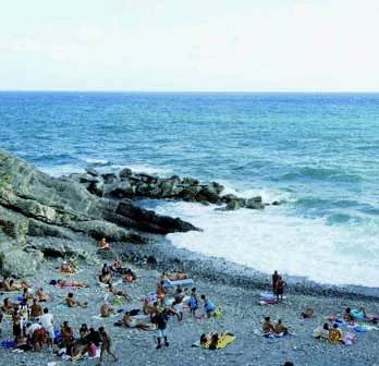 Un turista e una donna annegati, un uomo soccorso un sub ricoverato nella camera iperbarica del San Martino