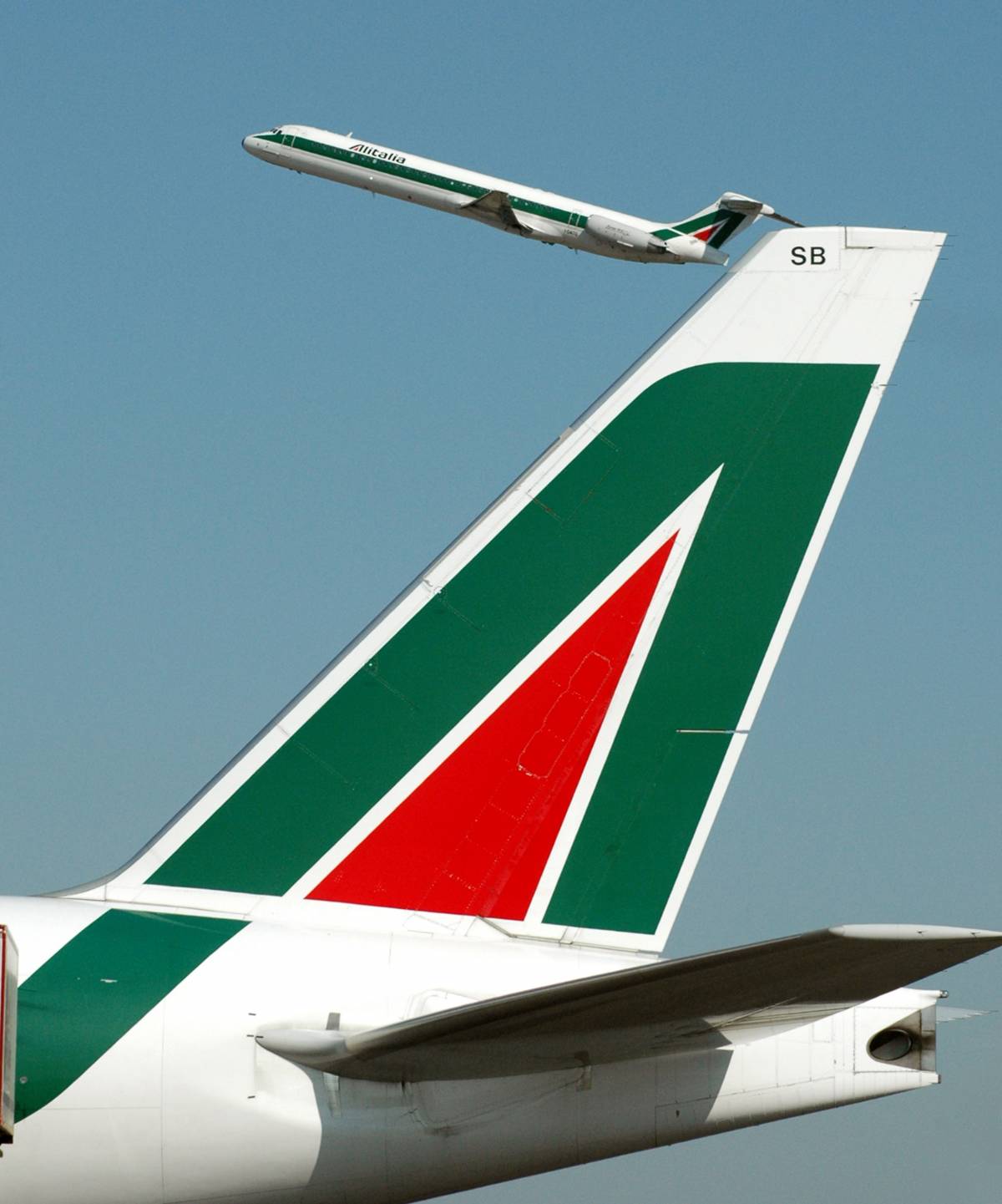 Alitalia, Intesa: "Serve l'accordo dei sindacati"