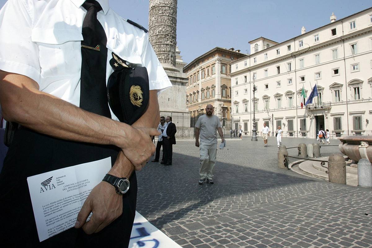 Alitalia, privilegi e sprechi al tavolo Cai-sindacati