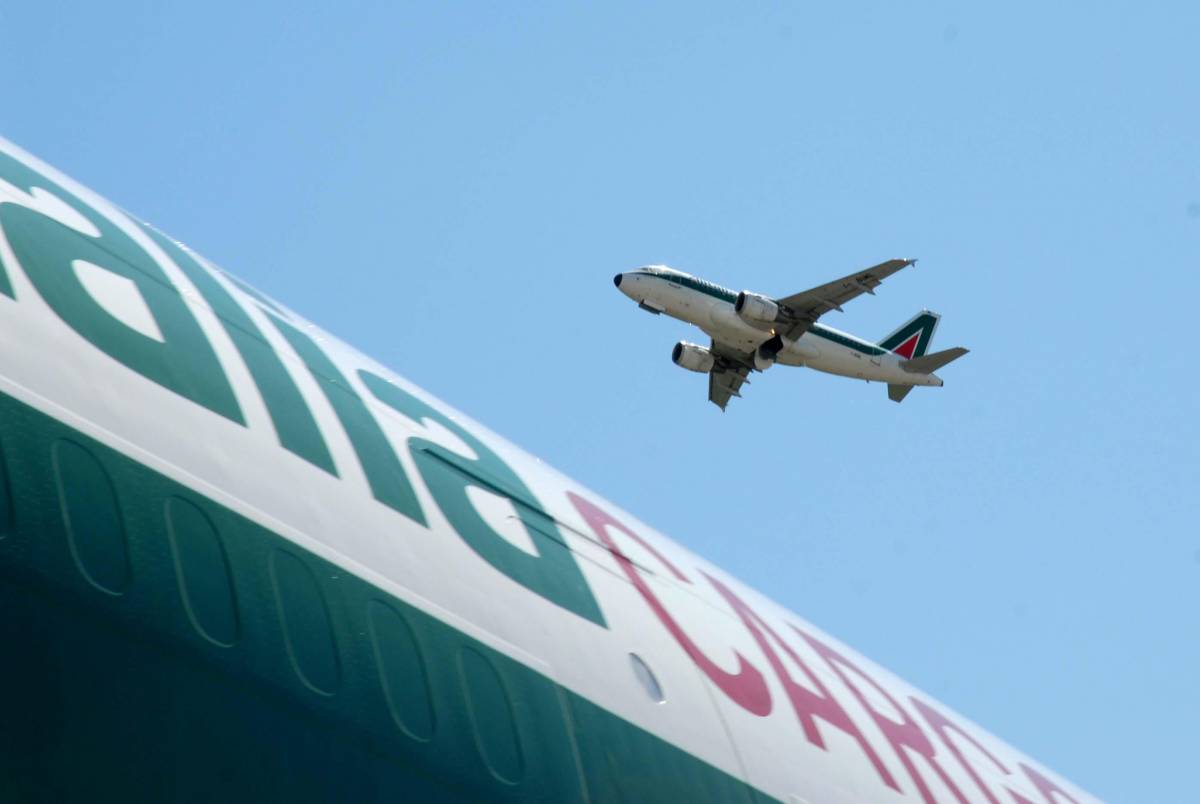 Alitalia, i piloti abbandonano il tavolo 
Insolvenza, procura apre un'inchiesta