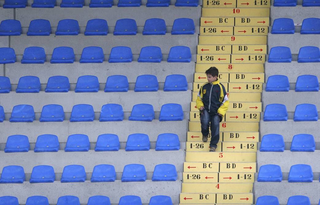 Vecchi e scomodi: così gli stadi italiani restano sempre più vuoti