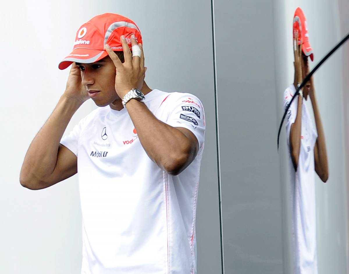 F1, Hamilton all'attacco: 
"Kimi? Senza attributi"