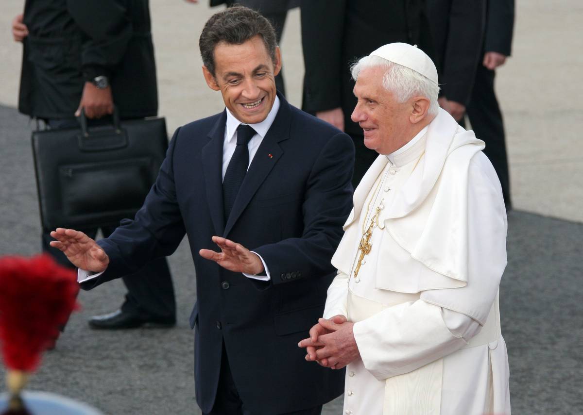 Il Papa da Sarkozy: "Unità tra laici e cristiani"